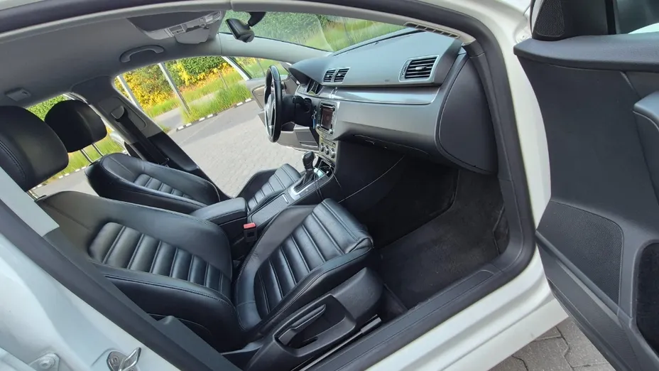 VOLKSWAGEN Passat -