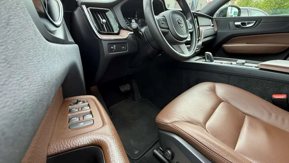 VOLVO XC60 -