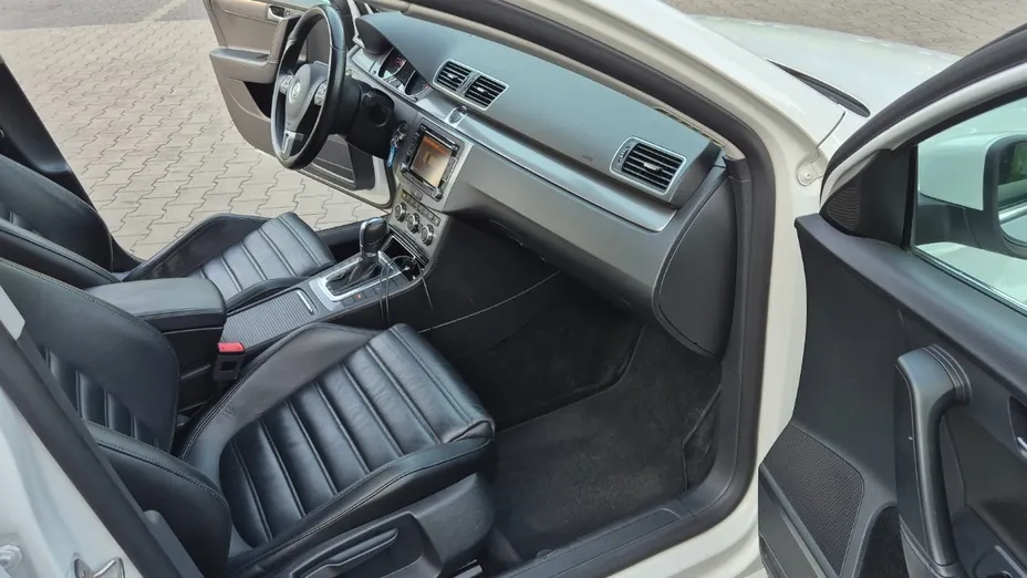 VOLKSWAGEN Passat -