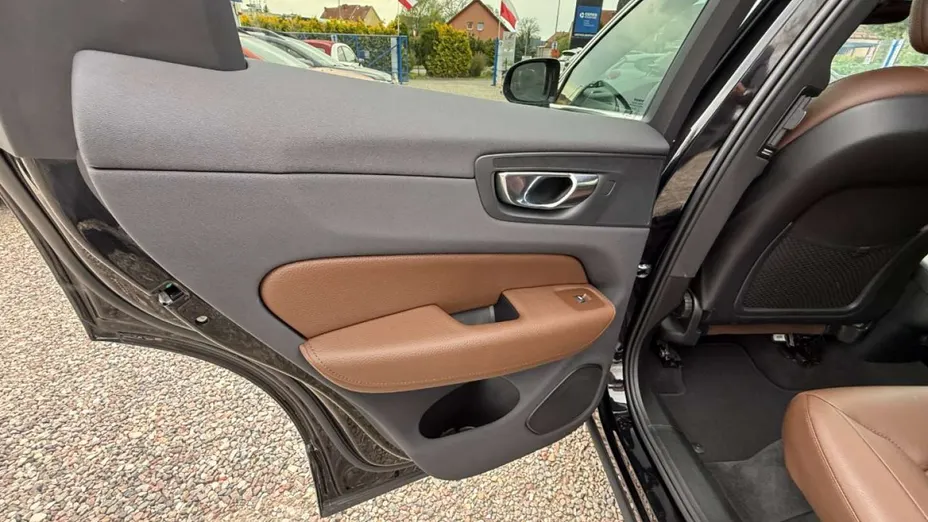 VOLVO XC60 -