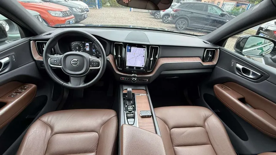 VOLVO XC60 -