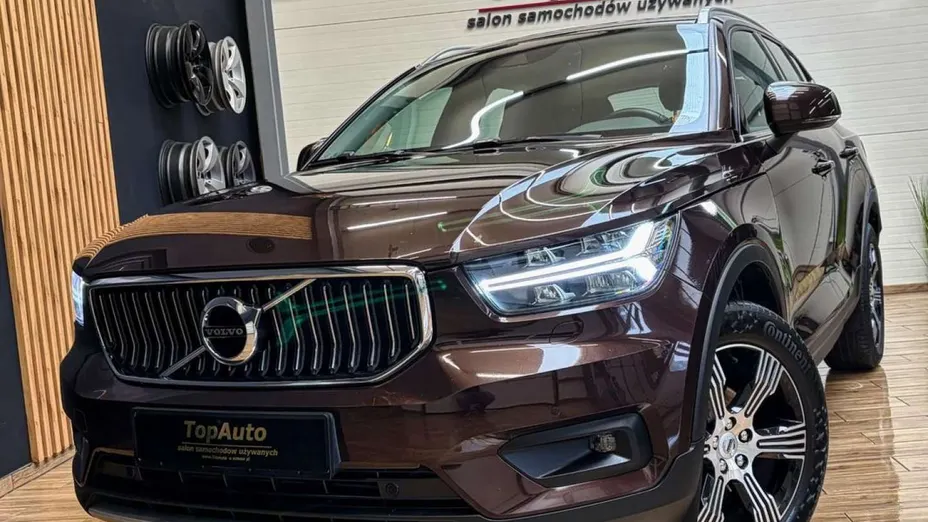VOLVO XC40 -