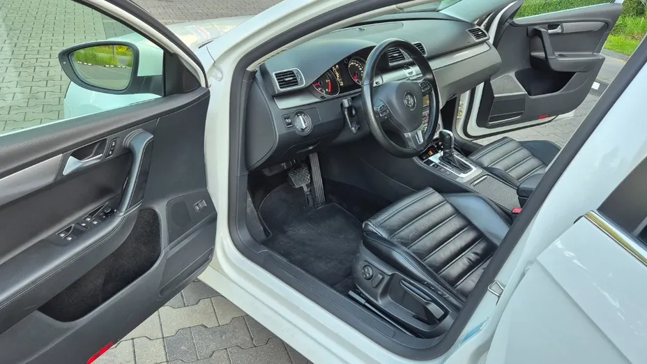 VOLKSWAGEN Passat -