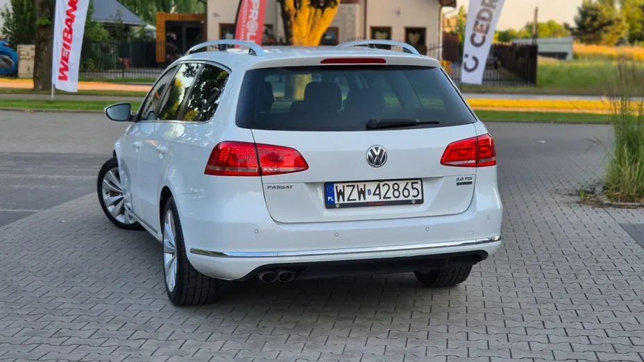 VOLKSWAGEN Passat -