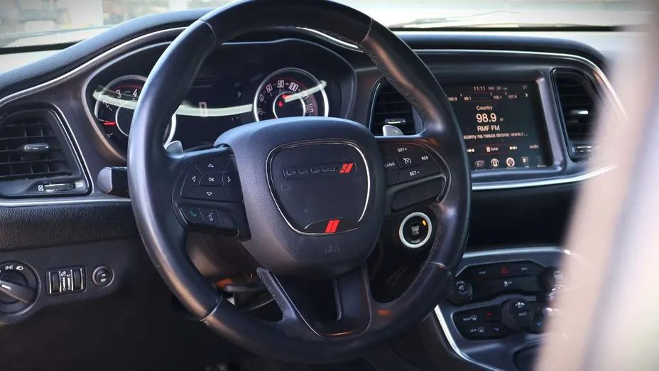 DODGE Challenger -