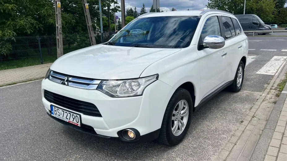 MITSUBISHI Outlander -