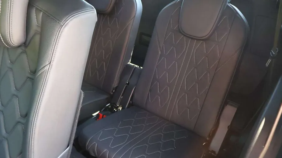 PEUGEOT 5008 -