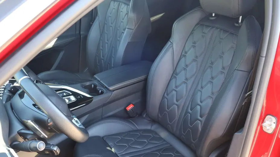PEUGEOT 5008 -