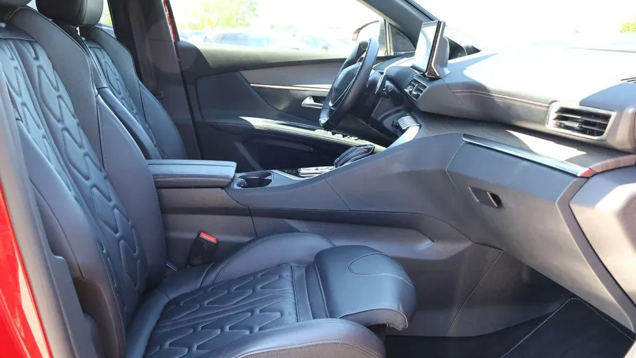 PEUGEOT 5008 -