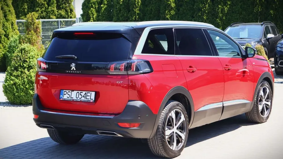 PEUGEOT 5008 -