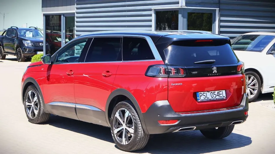 PEUGEOT 5008 -