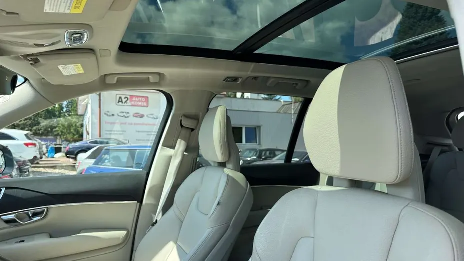 VOLVO XC90 -