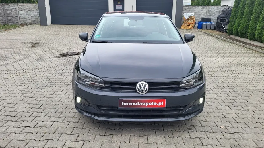 VOLKSWAGEN Polo -