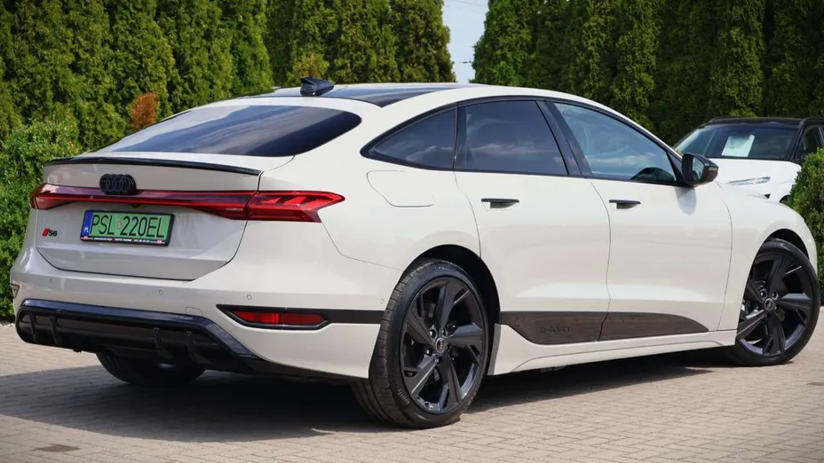 AUDI A6 -