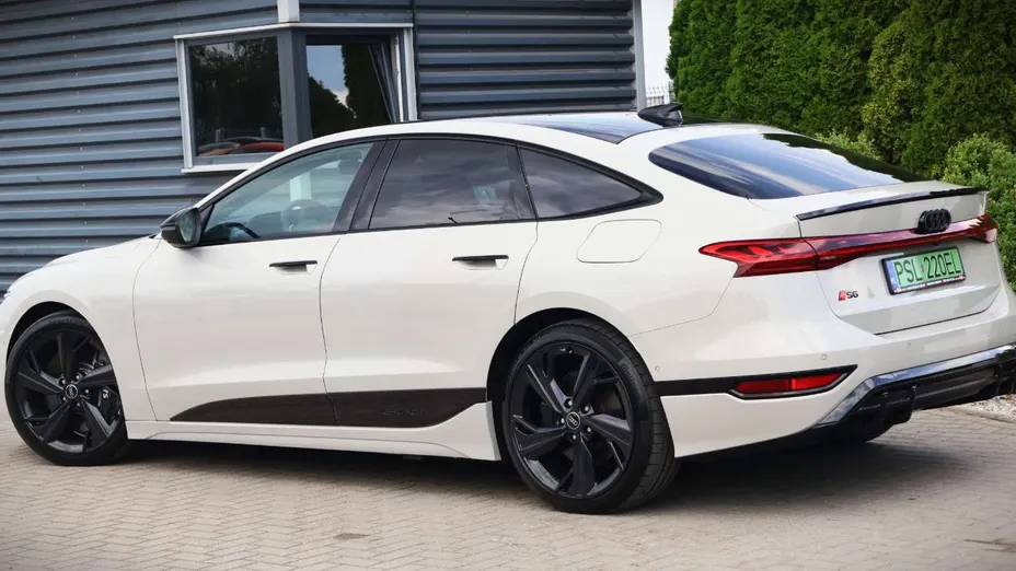 AUDI A6 -