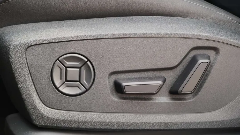 AUDI A6 -