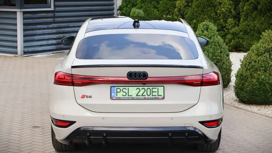 AUDI A6 -