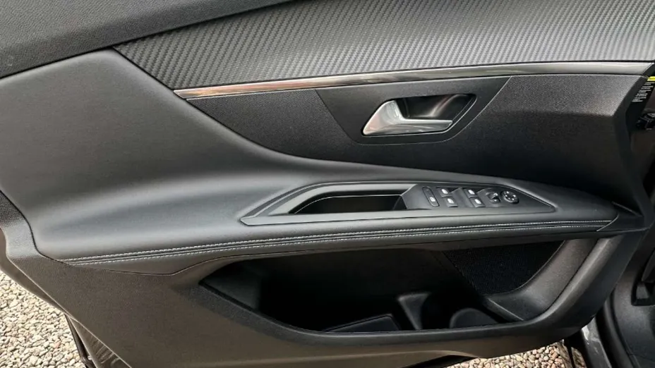 PEUGEOT 3008 -