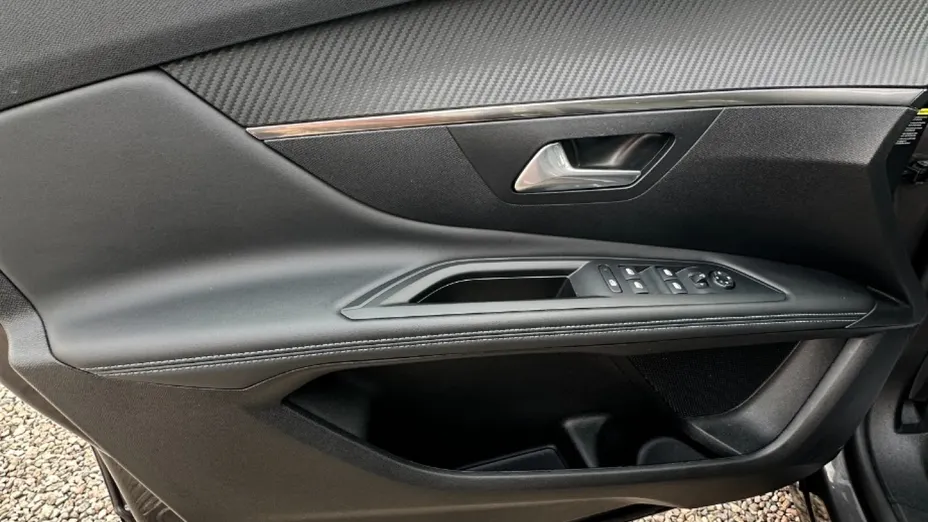 PEUGEOT 3008 -