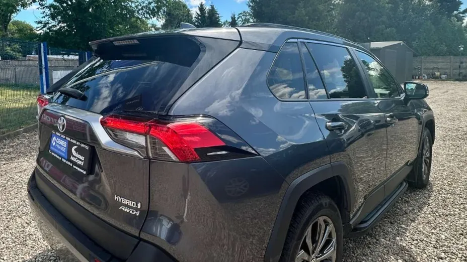 TOYOTA RAV4 -