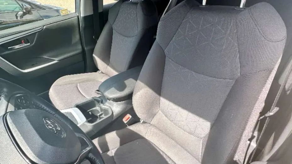 TOYOTA RAV4 -