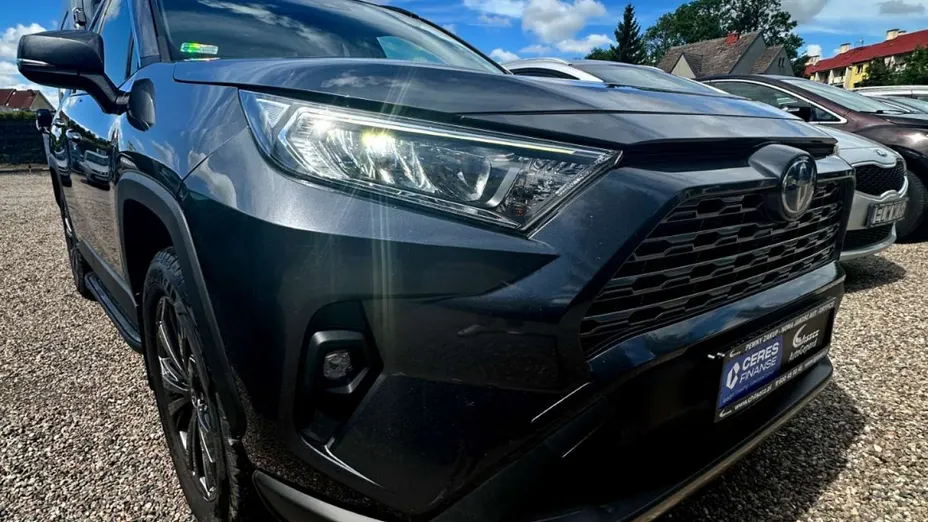 TOYOTA RAV4 -