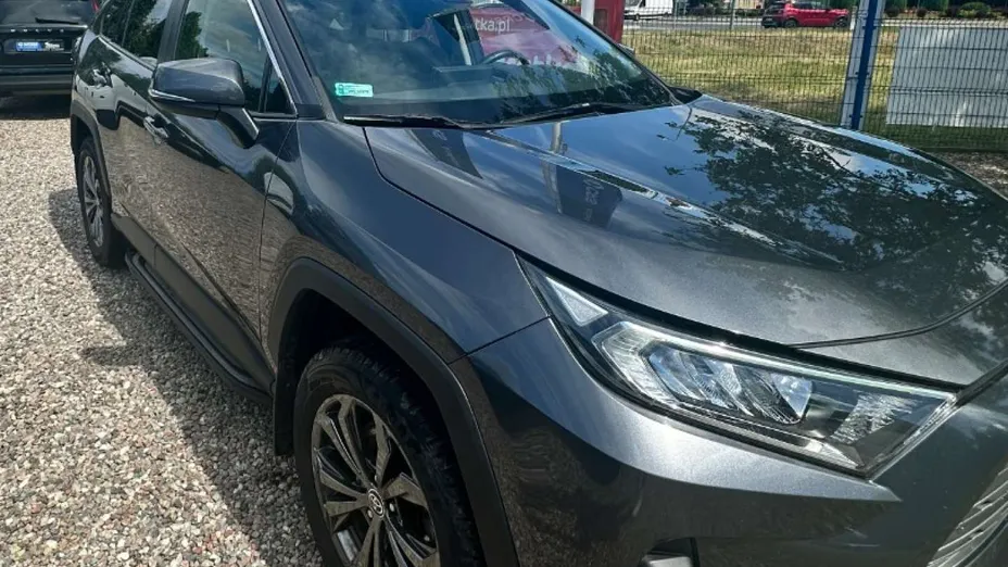 TOYOTA RAV4 -
