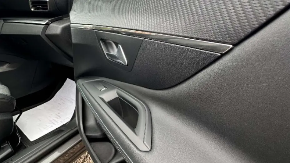 PEUGEOT 3008 -