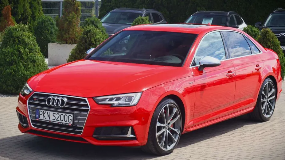 AUDI S4 -