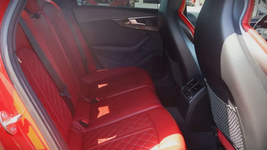 AUDI S4 -