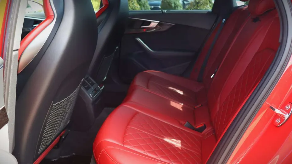 AUDI S4 -