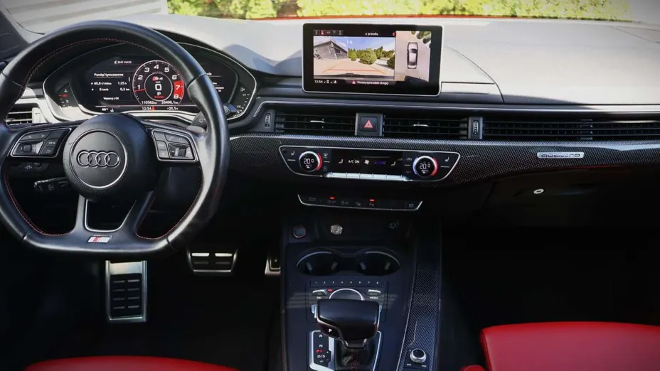AUDI S4 -