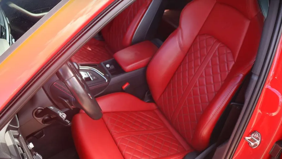 AUDI S4 -
