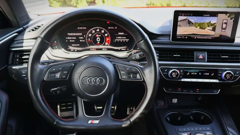 AUDI S4 -