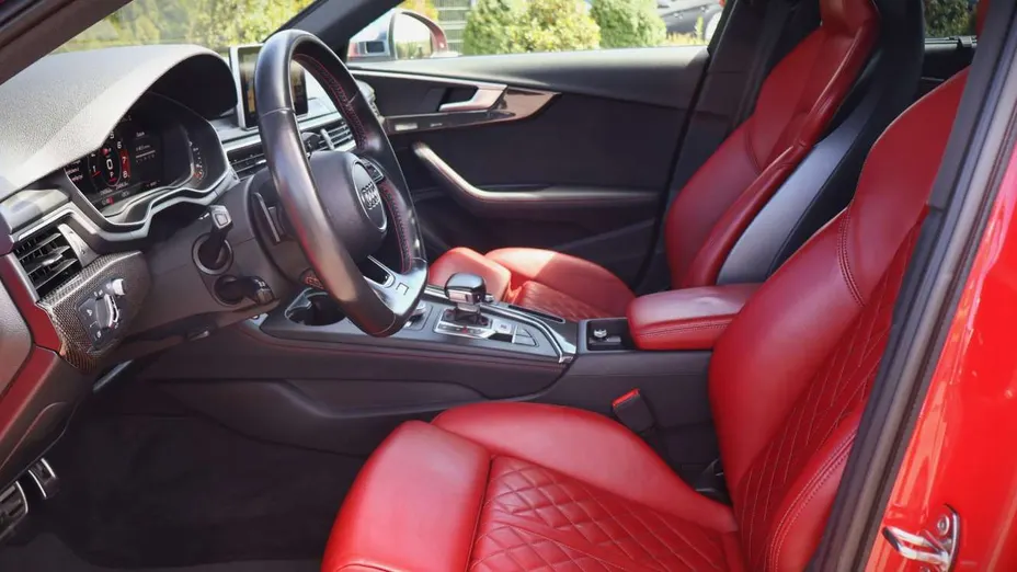 AUDI S4 -