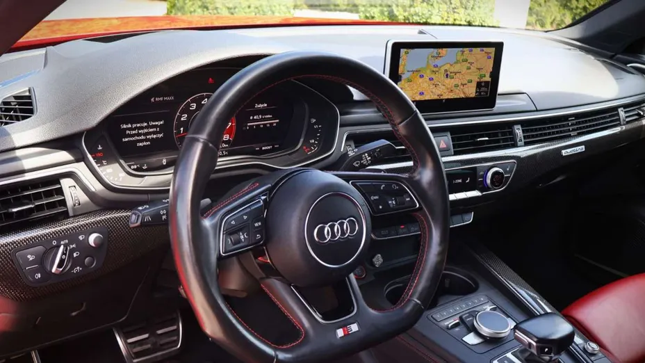 AUDI S4 -