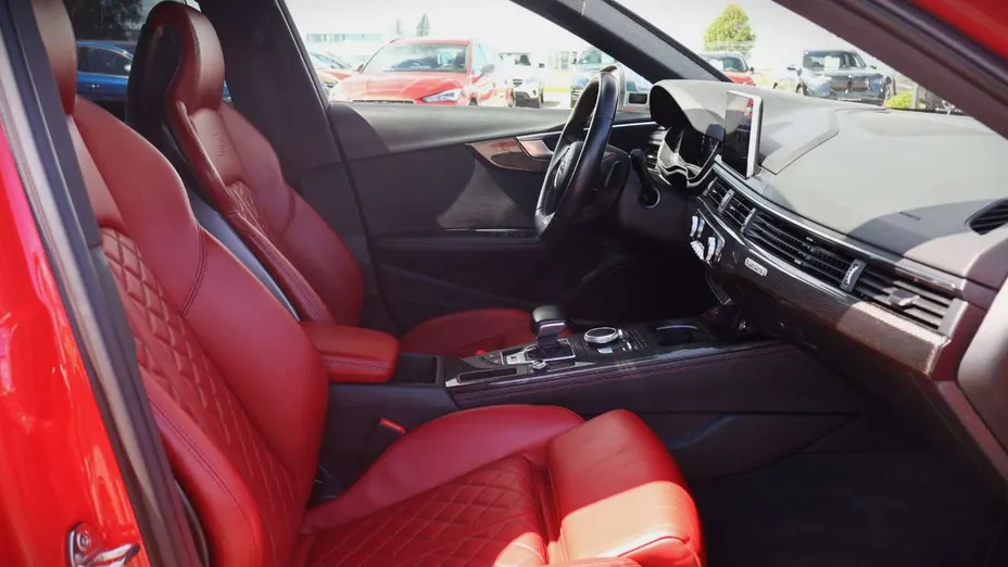 AUDI S4 -