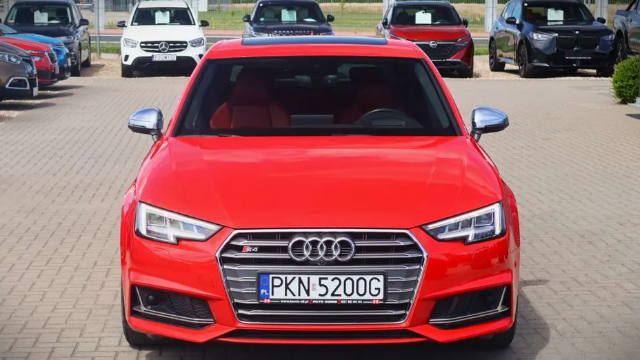 AUDI S4 -