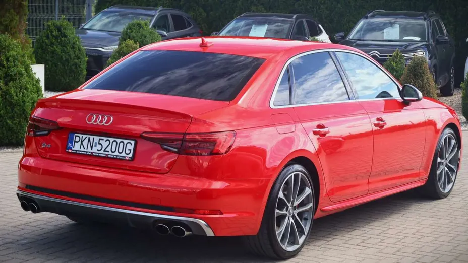 AUDI S4 -