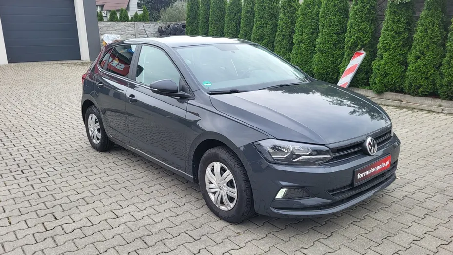 VOLKSWAGEN Polo -