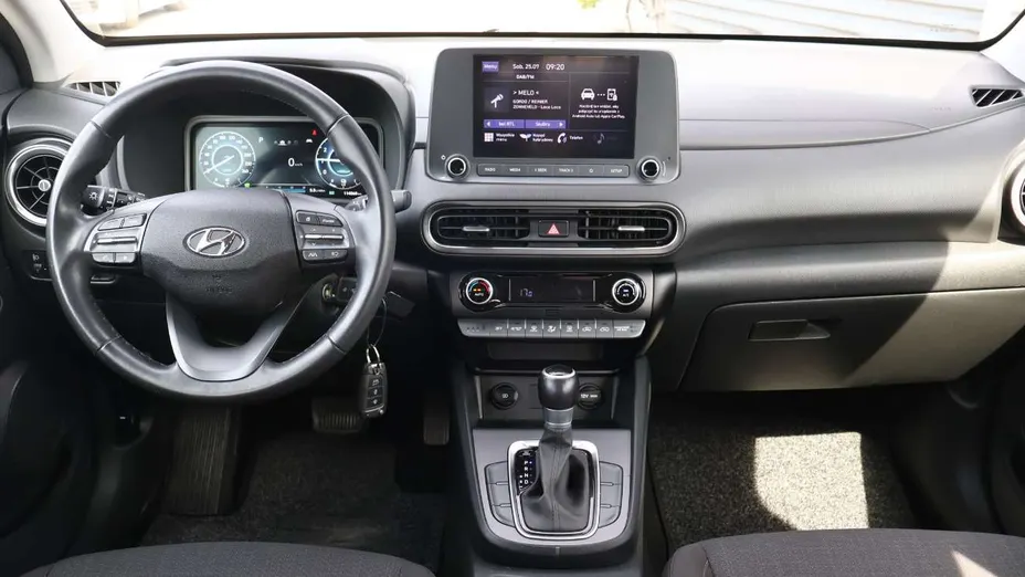 HYUNDAI Kona -