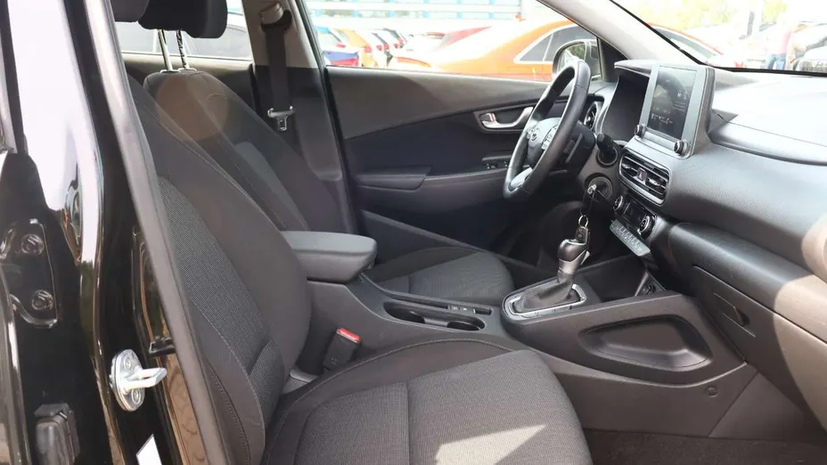 HYUNDAI Kona -