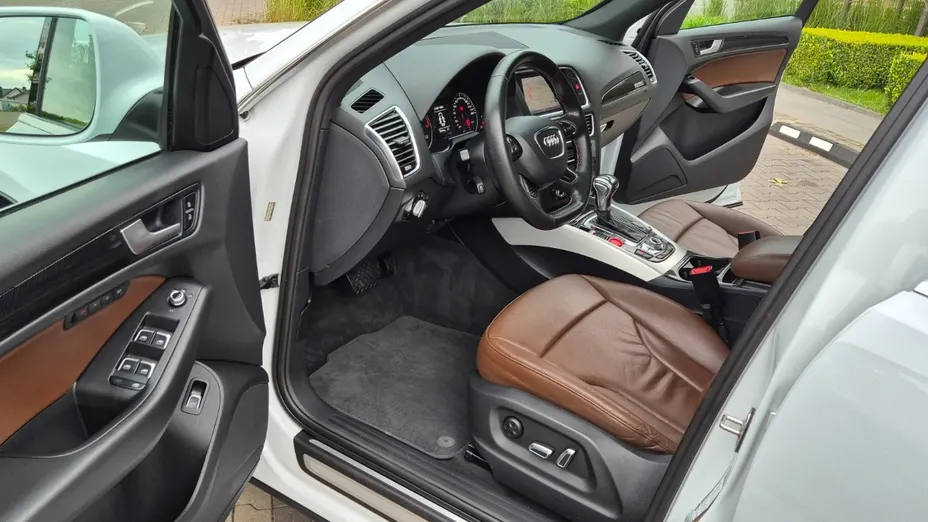 AUDI Q5 -