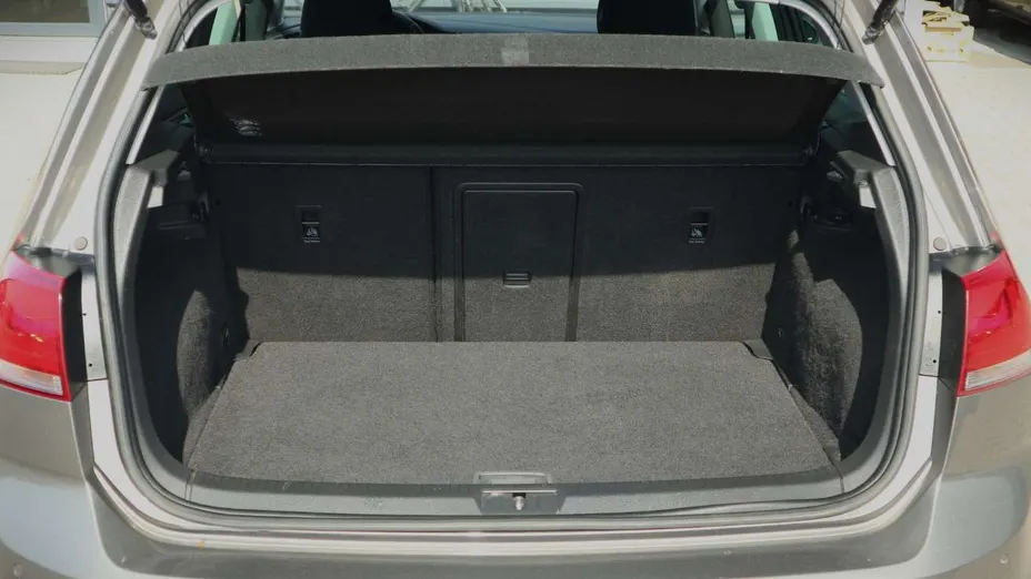 VOLKSWAGEN Golf -