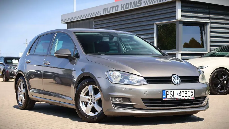VOLKSWAGEN Golf -