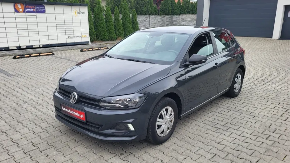 VOLKSWAGEN Polo -