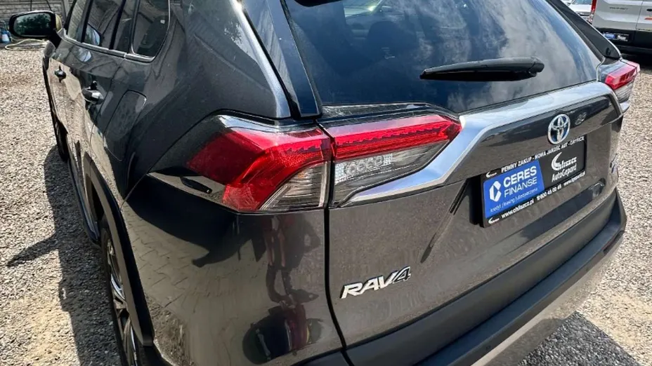 TOYOTA RAV4 -