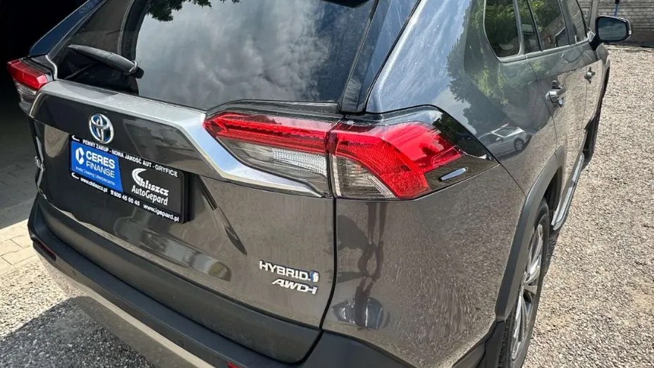 TOYOTA RAV4 -