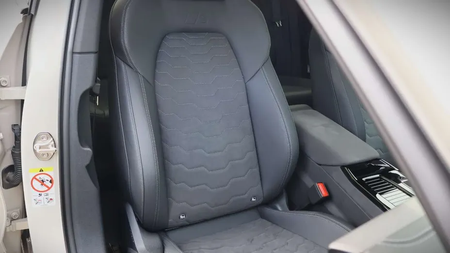 AUDI A6 -