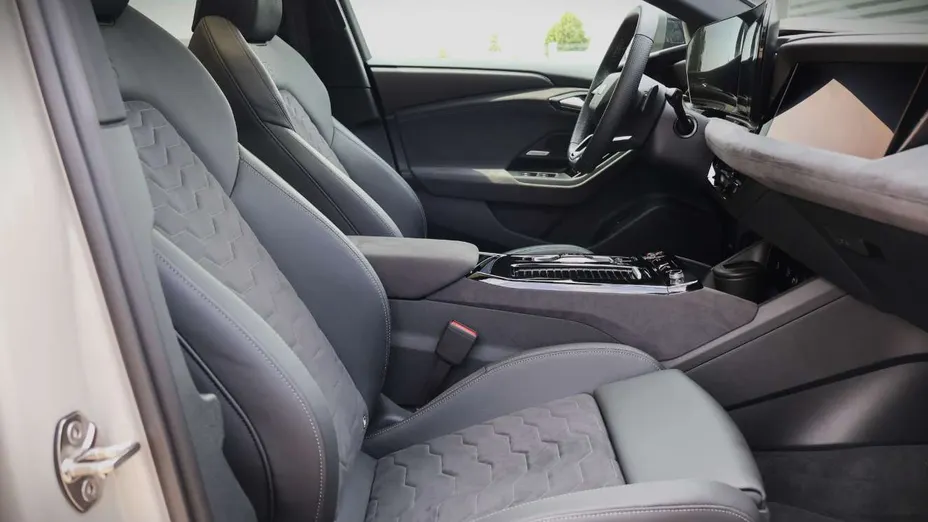 AUDI A6 -